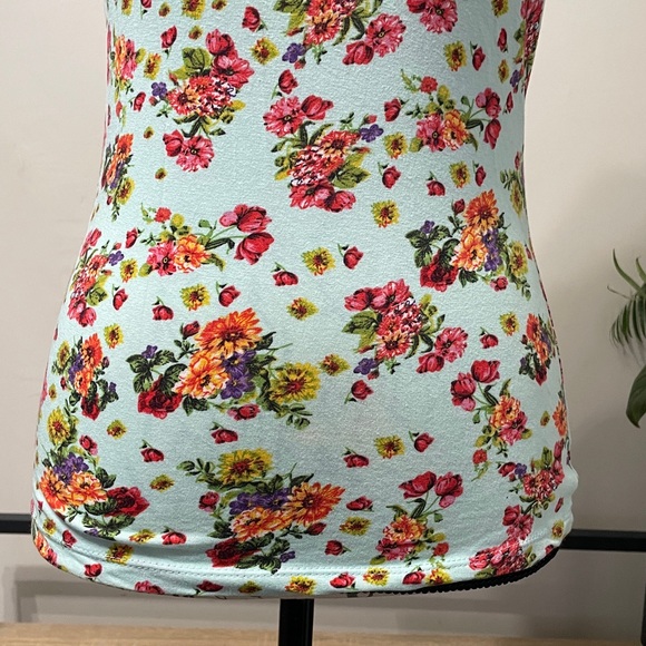 Fitted 🌸Flower Cami - Picture 4 of 8